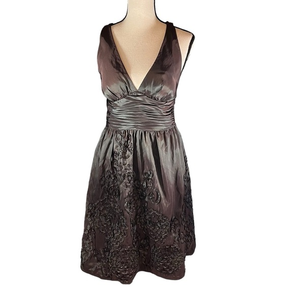 Adrianna Papell Boutique Twist Halter
Cocktail Dress, Women's Size 8P - Picture 2 of 5